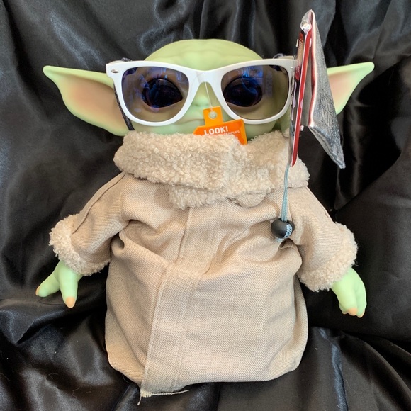 NWT Star Wars R2D2 Wayfarer Sunglasses w/ pouch - Picture 2 of 9